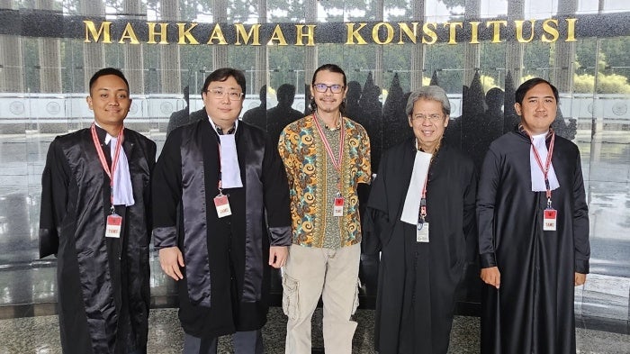 Daniel Tangkilisan (C), the environmentalist who filed the petition, and Todung Mulya Lubis (L-C) and other lawyers from the LSM law firm, at Indonesia’s Constitutional Court in Jakarta, April 29, 2025.