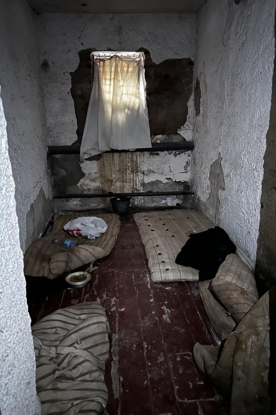 Une cellule du Poste de police central d’Izioum, en Ukraine, où les forces russes ont détenu plusieurs personnes. Photo prise le 23 septembre 2022.